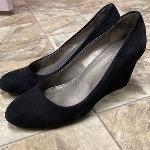 Bandolino Black Velvet Wedge Heels